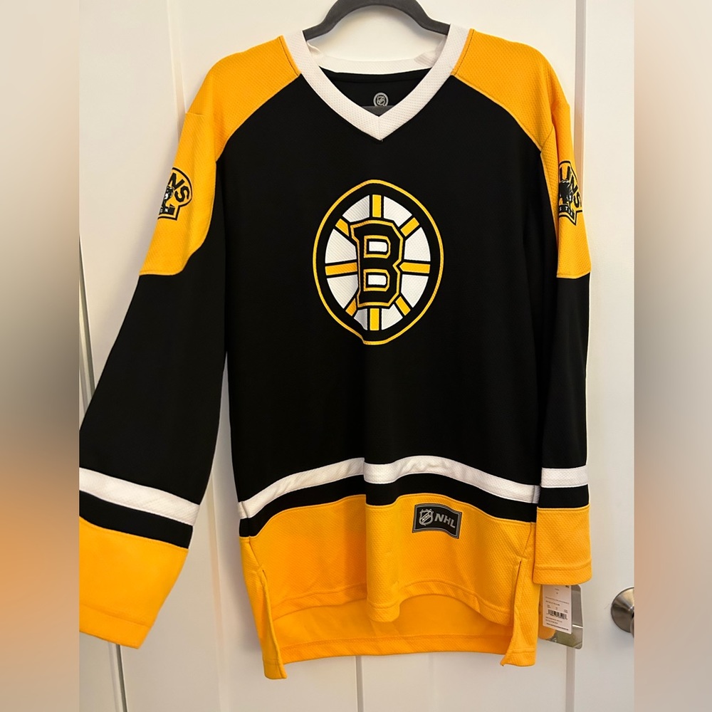 NWT Boston Bruins hockey jersey style shirt
